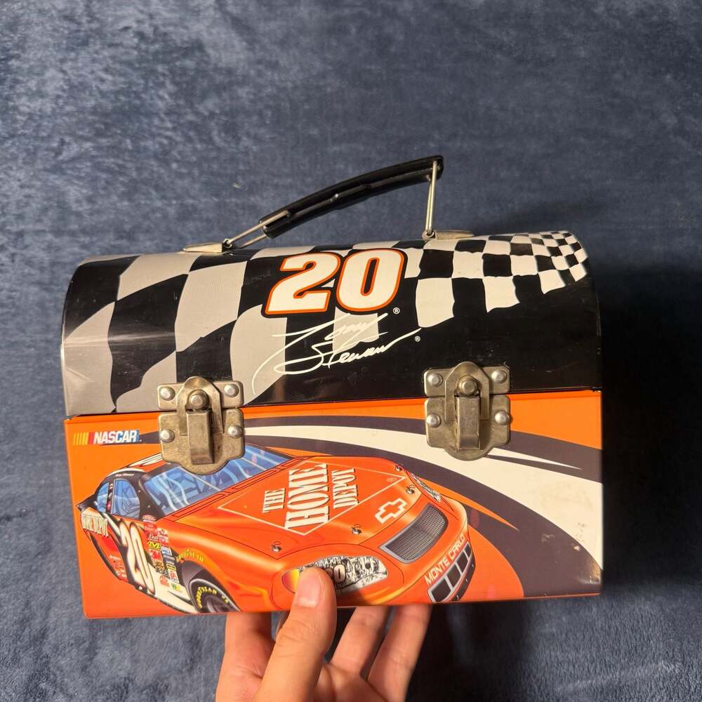 2004 NASCAR Winner's Circle Tony Stewart #20 The Home Depot Metal Lunch Box